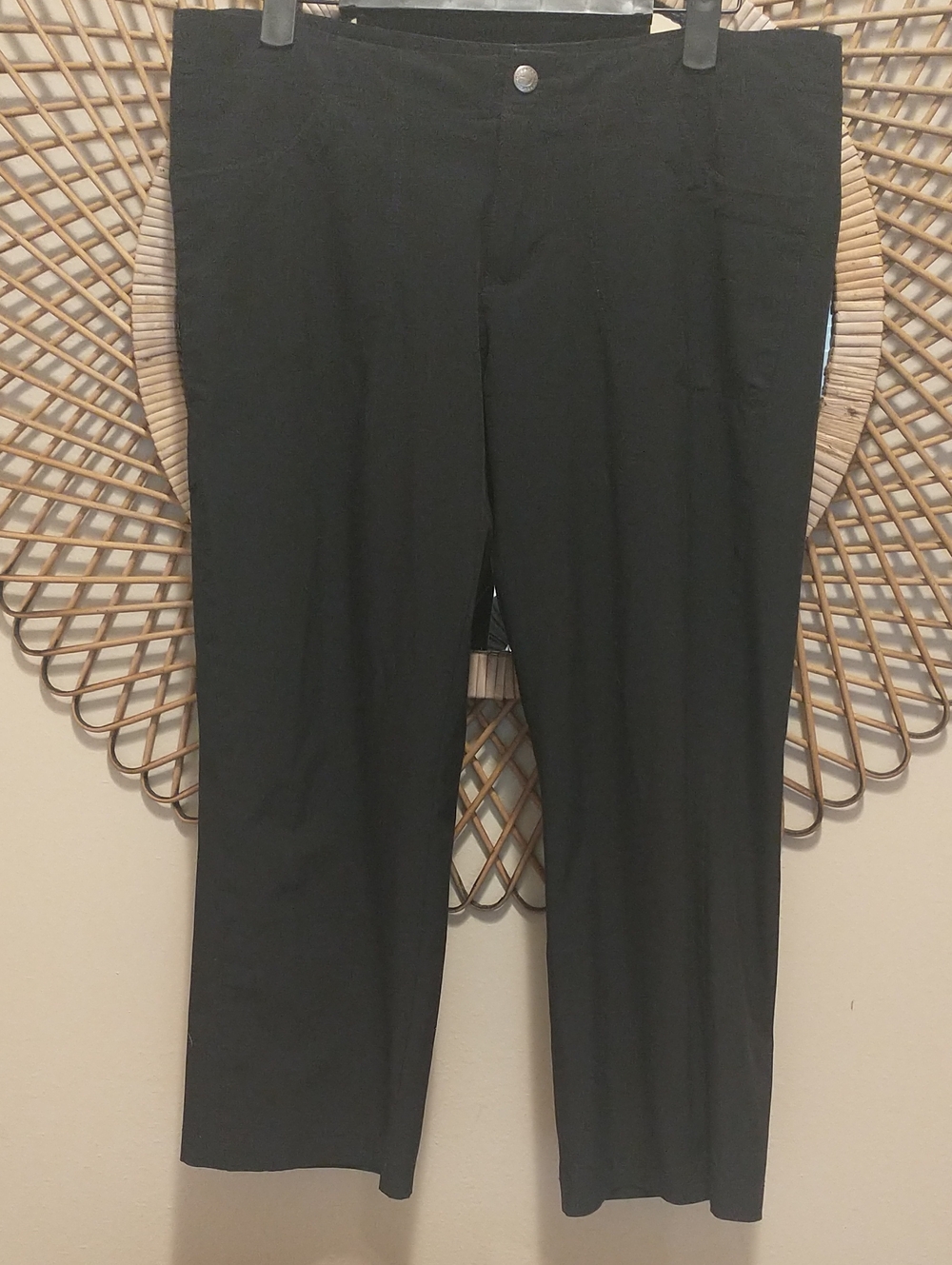 Patagonia Women's Cropped Pants Size 6 Black Quick Dry